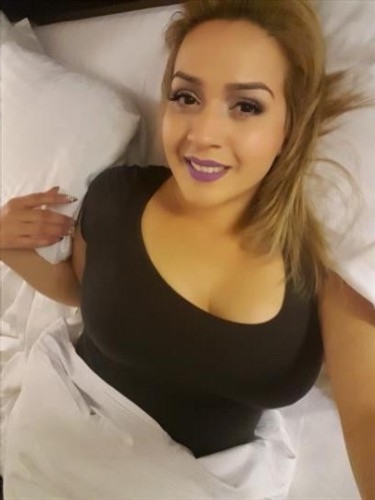 Nairouz doğal busty